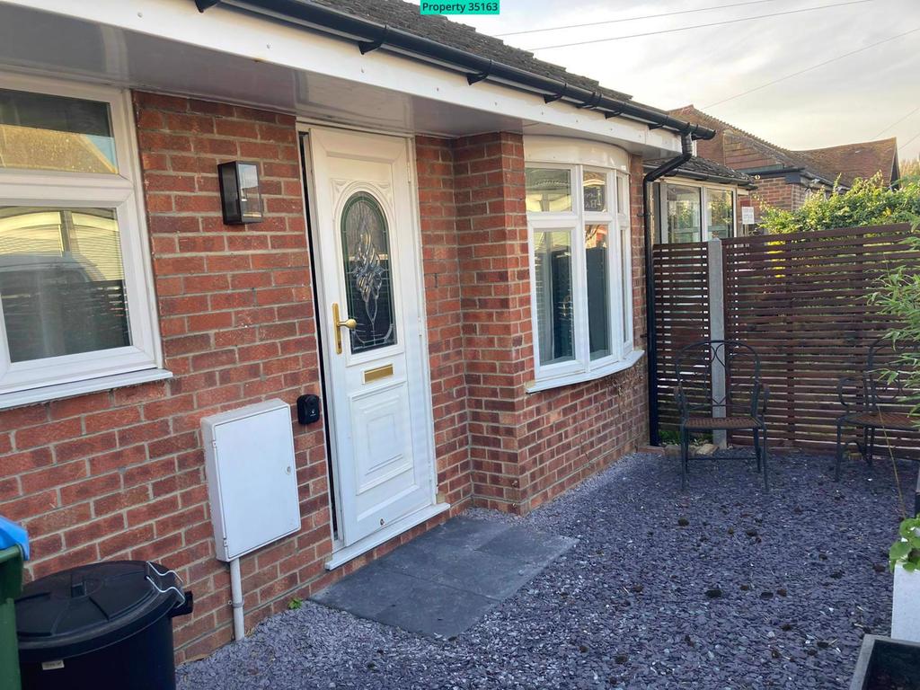 Rope Walk, Littlehampton, BN17 5DE 1 bed terraced bungalow £225,000