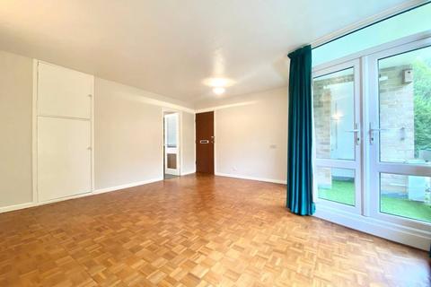 2 bedroom apartment to rent, Heathermount Gardens, Crowthorne, Berkshire, RG45