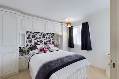59 Mayflower Close, South Ockendon, RM15 6HZ