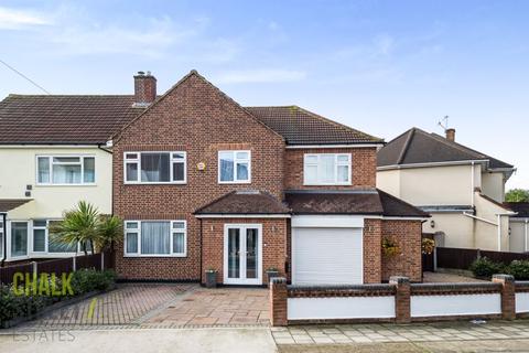 22 Gillian Crescent, Romford, RM2 6NU