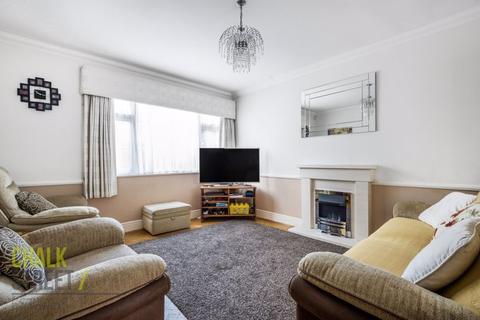 22 Gillian Crescent, Romford, RM2 6NU