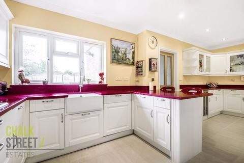22 Gillian Crescent, Romford, RM2 6NU