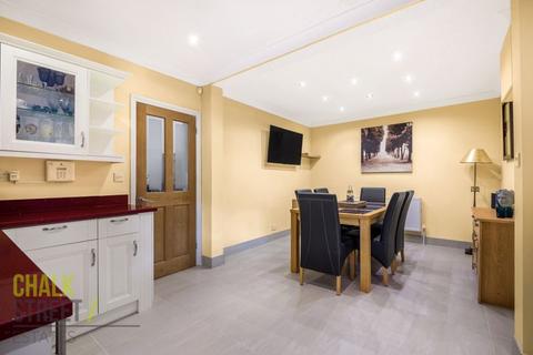 22 Gillian Crescent, Romford, RM2 6NU