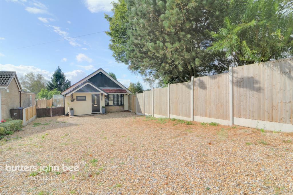 Dilhorne Road, Forsbrook 3 bed detached bungalow £280,000