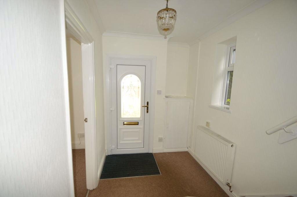 Cot Lane, Kingswinford 3 bed semidetached house £850 pcm (£196 pw)