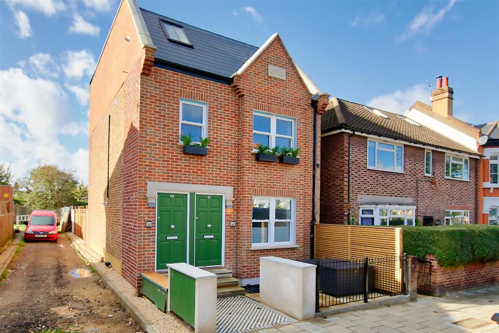 St. Ann's Hill, London 4 bed semidetached house £3,500 pcm (£808 pw)