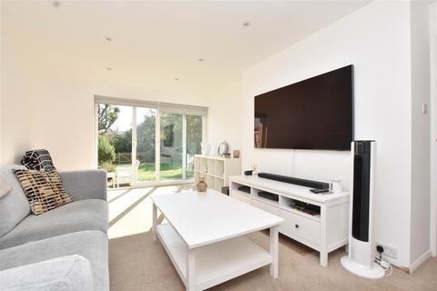39 Manor Way, Polegate, BN26 5AS
