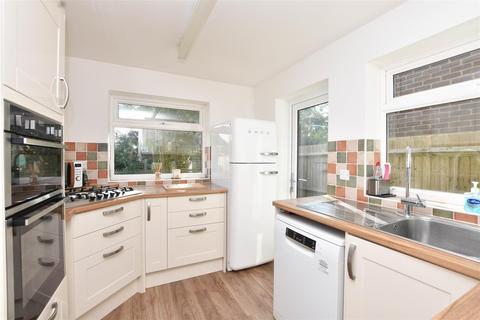 39 Manor Way, Polegate, BN26 5AS