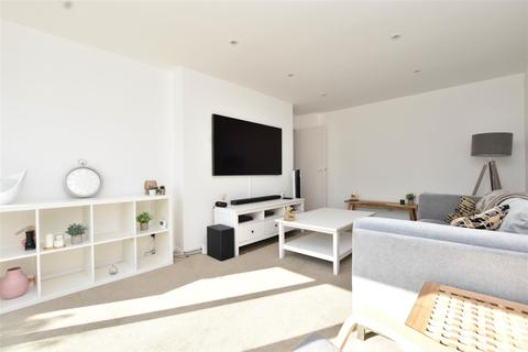 39 Manor Way, Polegate, BN26 5AS