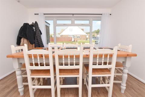 39 Manor Way, Polegate, BN26 5AS