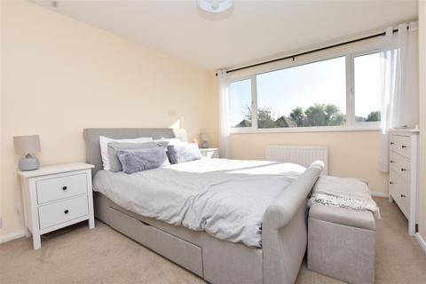 39 Manor Way, Polegate, BN26 5AS