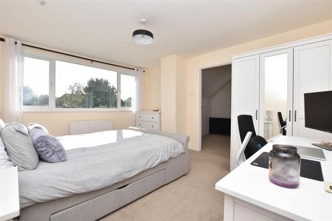 39 Manor Way, Polegate, BN26 5AS