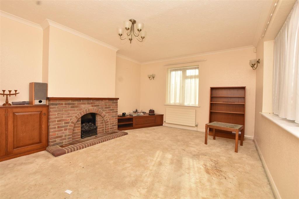 Hawthylands Road, Hailsham 3 bed detached bungalow £450,000