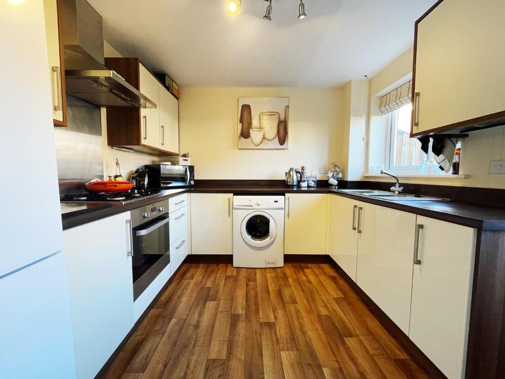 Drive, Whitworth, Spennymoor 3 bed semidetached house £162,000