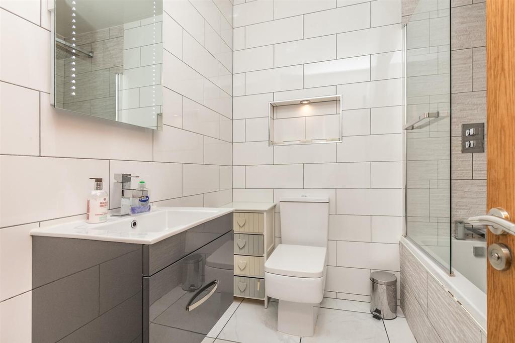 Bathroom (1).jpg