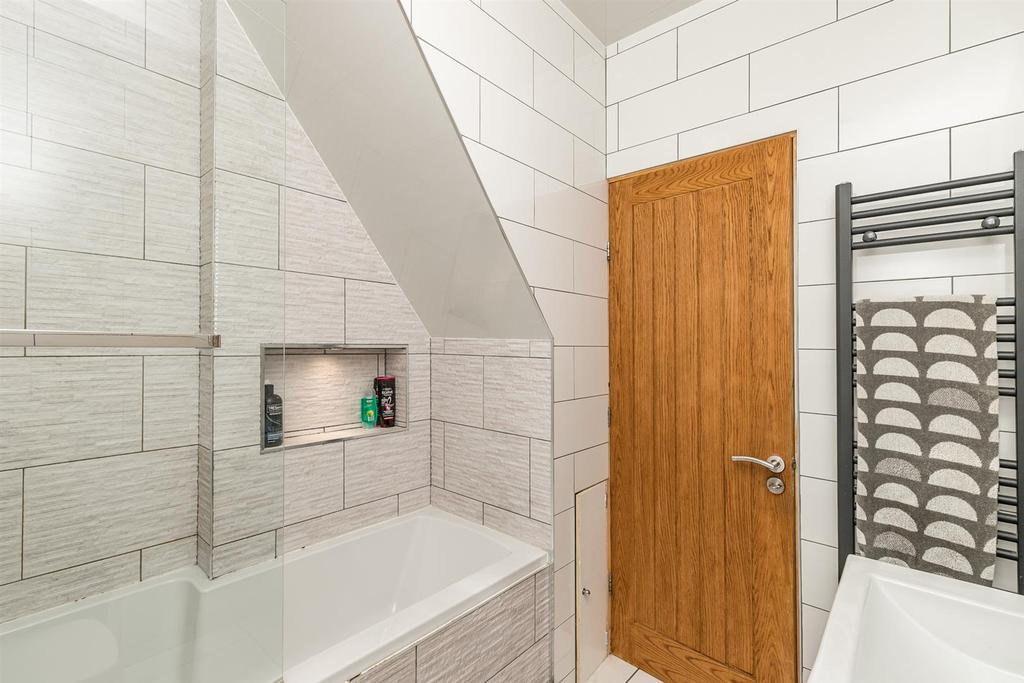 Bathroom (2).jpg