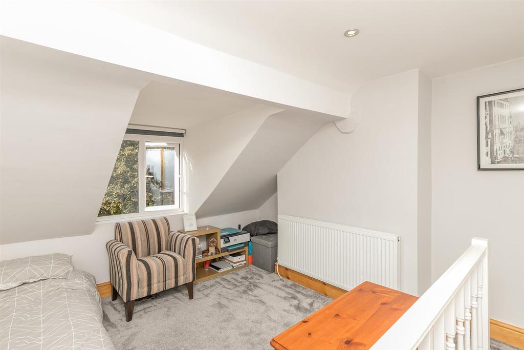 Loft Room (2).jpg