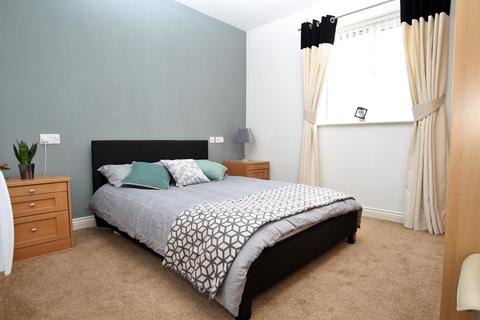 2 Longlands, Idle, Bradford, BD10 9UG
