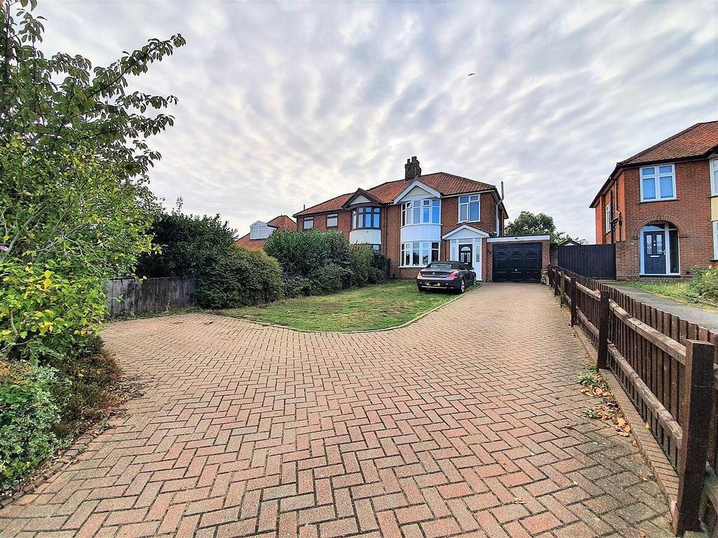 Woodbridge Road East, Ipswich 3 bed semidetached house £355,000