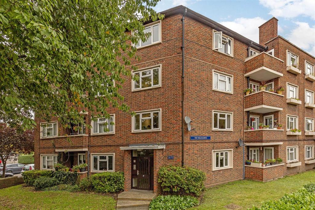 The Willoughbys, East Sheen, SW14 3 bed flat £525,000