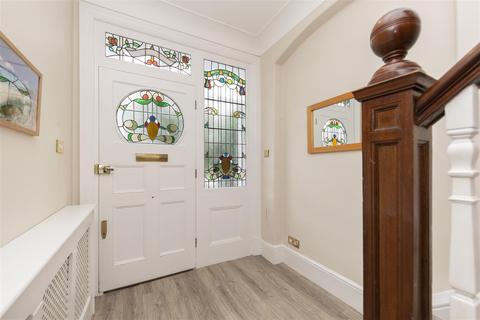 10 Dunmore Road, London, SW20 8TN