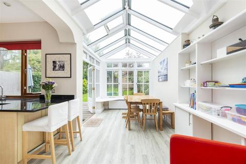 10 Dunmore Road, London, SW20 8TN