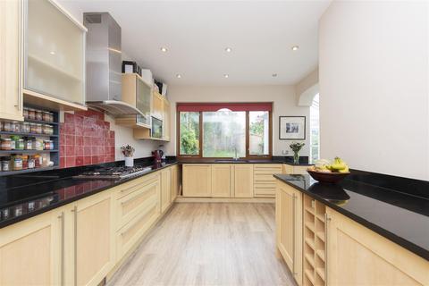 10 Dunmore Road, London, SW20 8TN