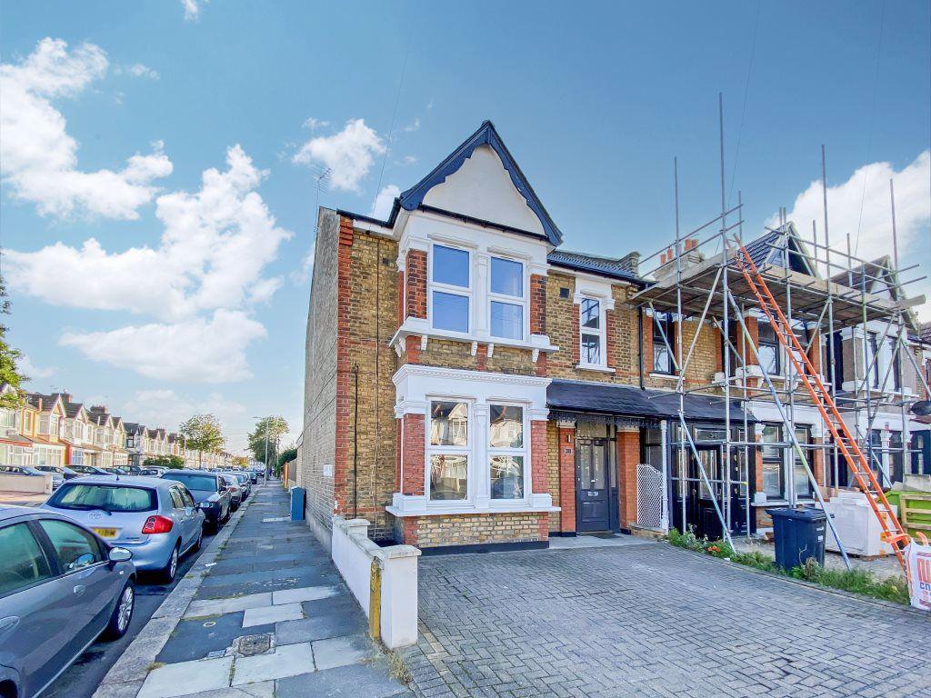 Brisbane Road Ilford 4 bed house £1,999 pcm (£461 pw)
