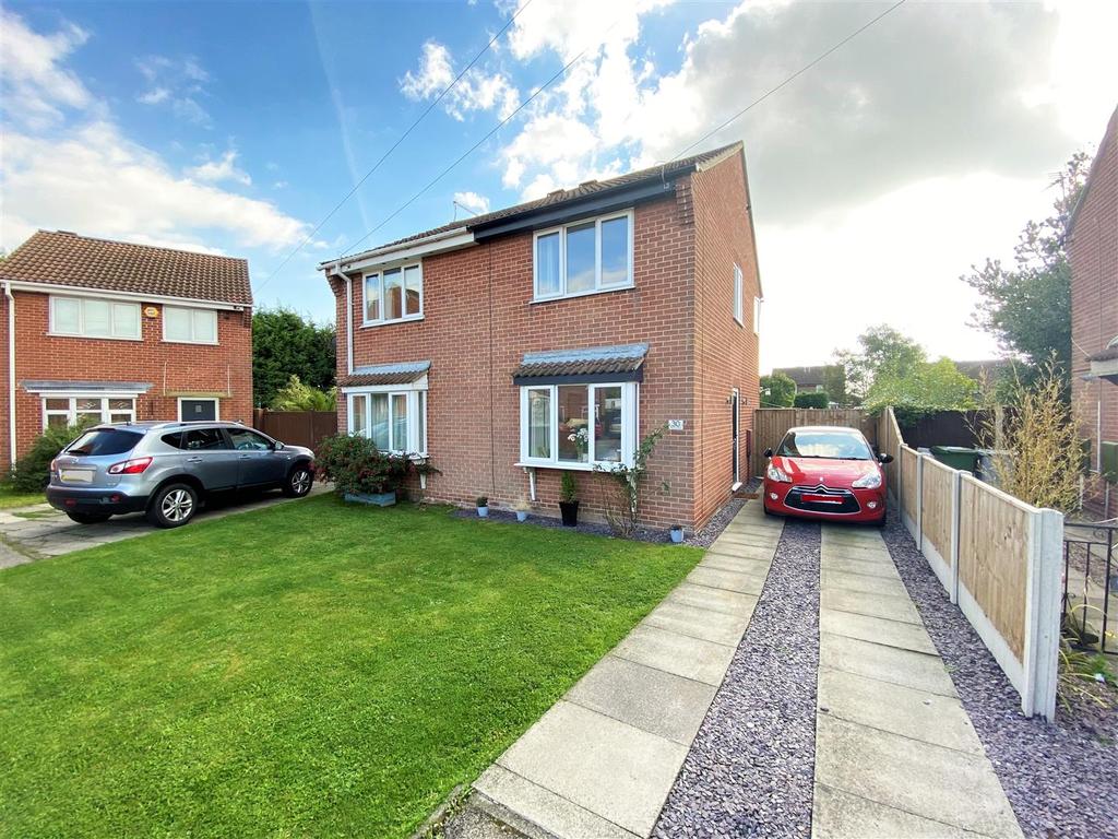 Willow Road, New Balderton, Newark 2 bed semidetached house £155,000