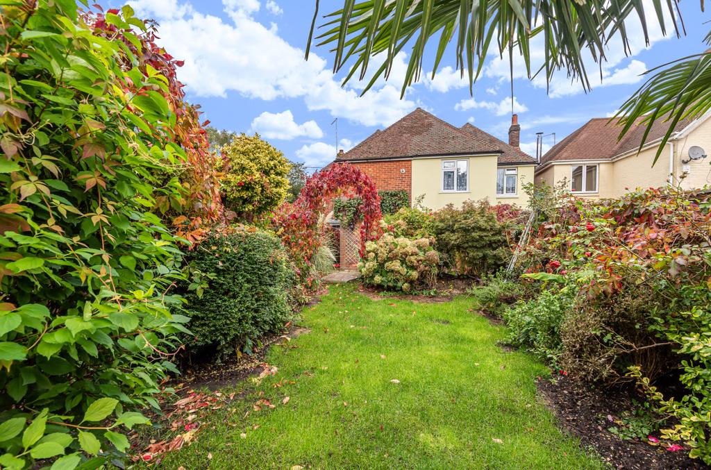 Newtown Road, Liphook 3 bed semidetached house £440,000
