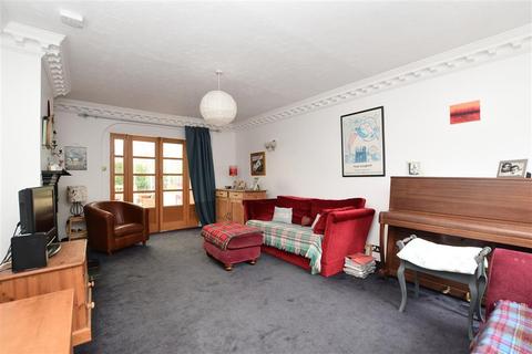 8 Arbutus Close, Redhill, RH1 6NP