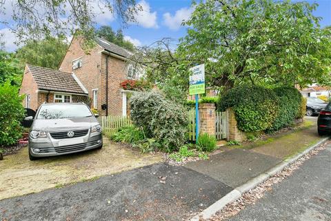 8 Arbutus Close, Redhill, RH1 6NP