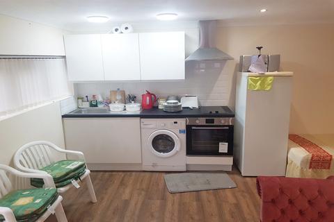 Studio to rent - Harlow, CM19
