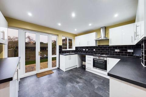 110 Heath Drive, Chelmsford, CM2 9HG