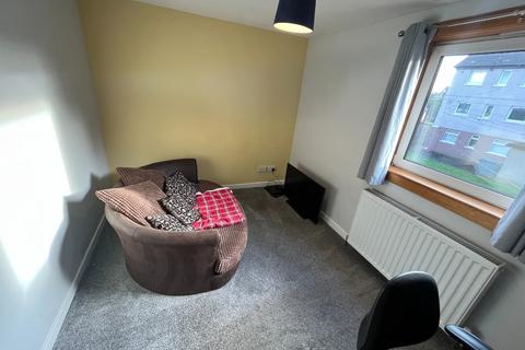 2 bedroom flat to rent, Kirkton Crescent, Glasgow, G13