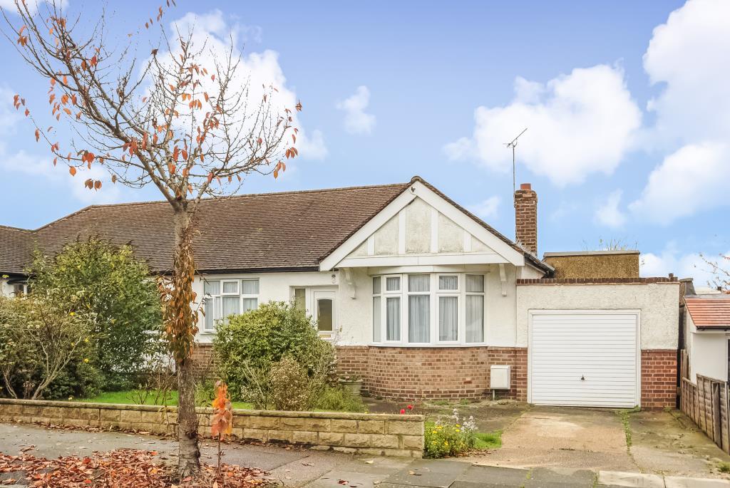 East Barnet, Barnet, En4 2 Bed Semi-detached Bungalow - £600,000