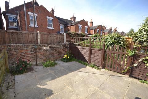 2 bedroom terraced house to rent, New Park Street, Colchester, CO1