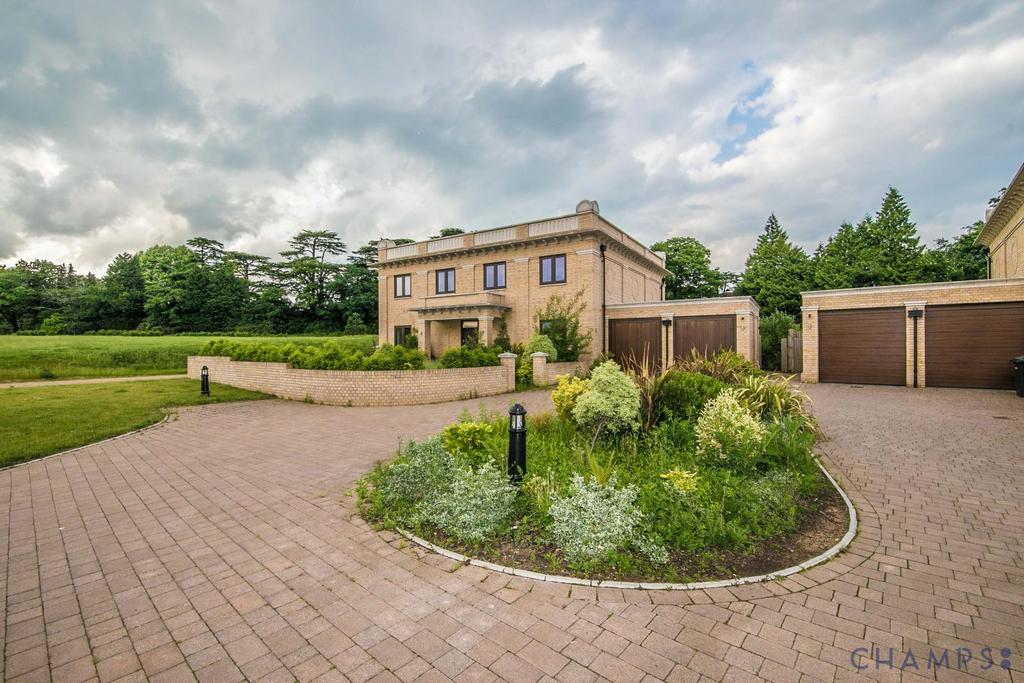 Duchess Crescent, The Common, Stanmore, HA7 5 bed detached house £