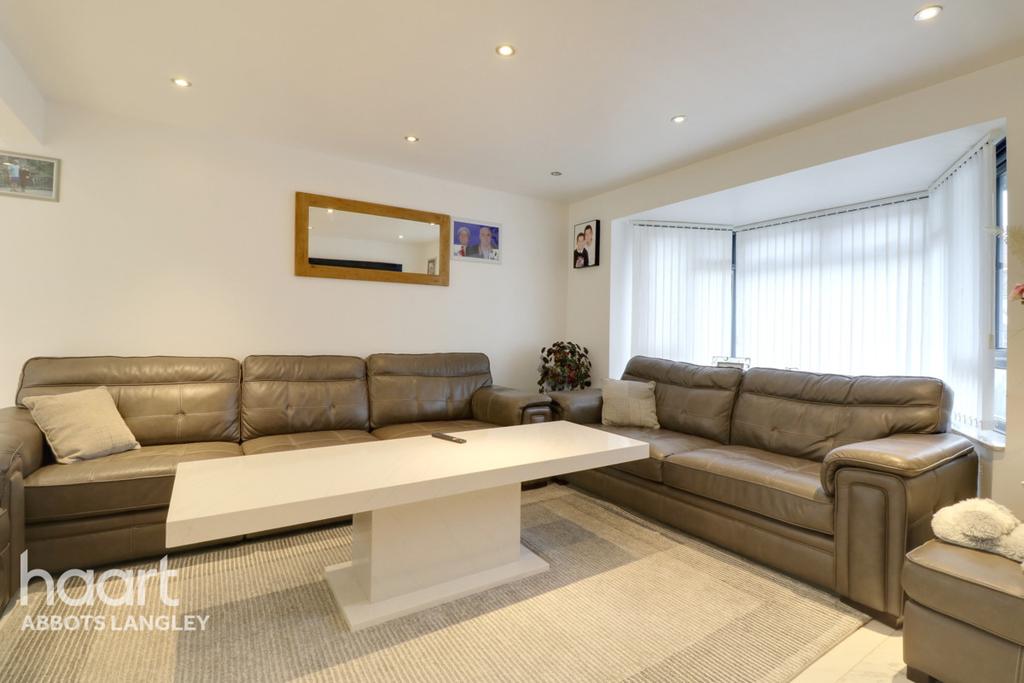 Ganders Ash, Watford 4 bed semidetached house £600,000