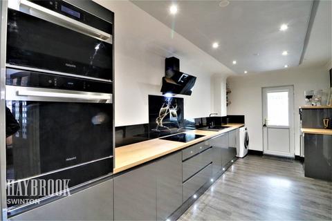 18 Crofton Drive, Bolton Upon Dearne, Rotherham, S63 8AN