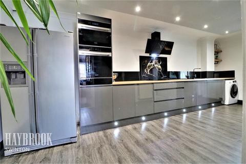 18 Crofton Drive, Bolton Upon Dearne, Rotherham, S63 8AN