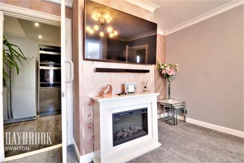 18 Crofton Drive, Bolton Upon Dearne, Rotherham, S63 8AN