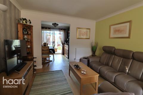 2 Fovant Close, Peatmoor, Swindon, SN5 5DW