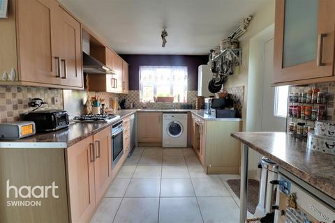 2 Fovant Close, Peatmoor, Swindon, SN5 5DW