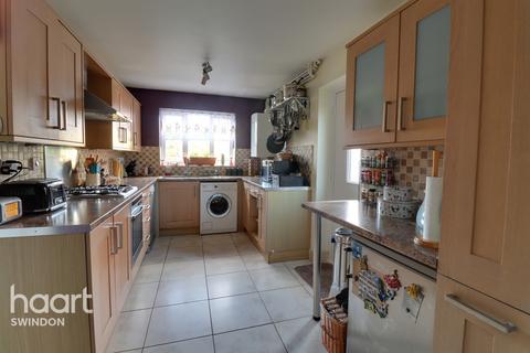 2 Fovant Close, Peatmoor, Swindon, SN5 5DW