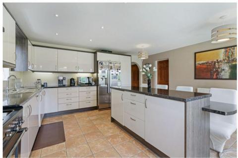 undefined, 5 Bed – Detached House – The Avenue, Oadby, Leicester, LE2. £2295 PCM