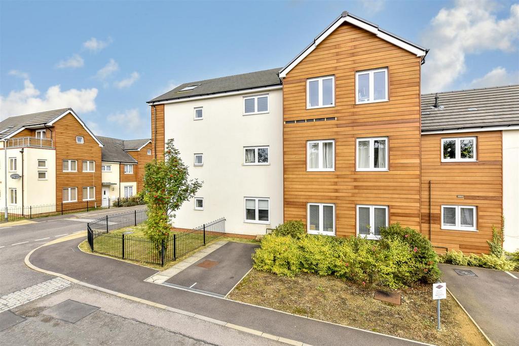 Stornoway Road, Corby, NN17 2 bed flat £130,000