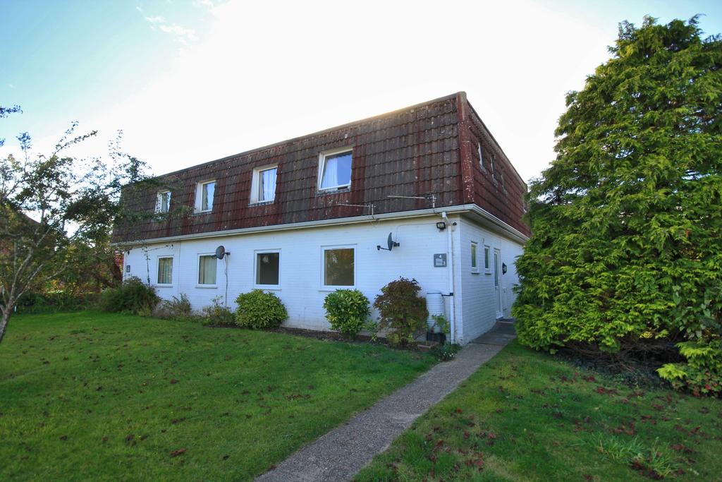 Buckland View, Lower Buckland Road, Lymington, Hampshire, SO41 2 bed