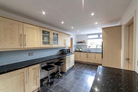 101 Delph Lane, Delph, Oldham, OL3 5UP