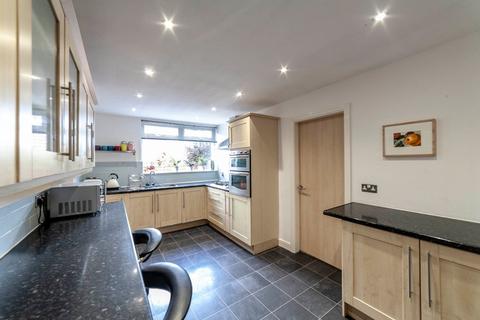 101 Delph Lane, Delph, Oldham, OL3 5UP